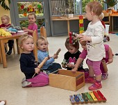 Kinder mit Instrumenten